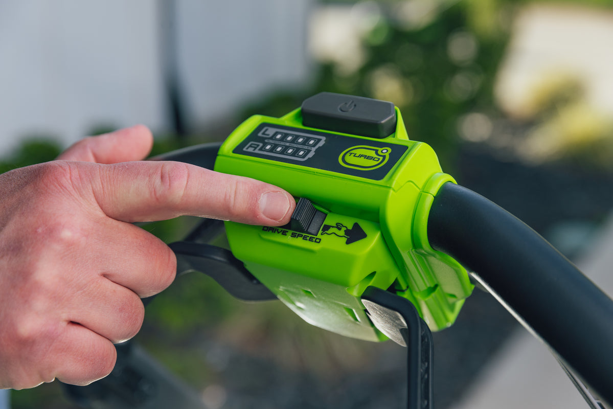 40 V gräsklippare 46 cm, självgående, gen. II – 2 × 4 Ah-batteri