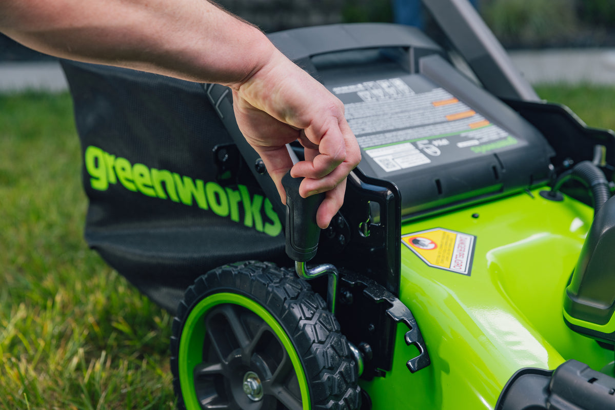 40 V gräsklippare 46 cm, självgående, gen. II – 2 × 4 Ah-batteri