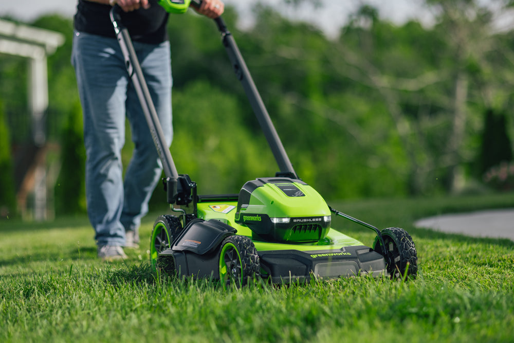 POWERALL 48 V (24 V x 2) gräsklippare 51 cm, självgående – 2 × 6 Ah-batteri