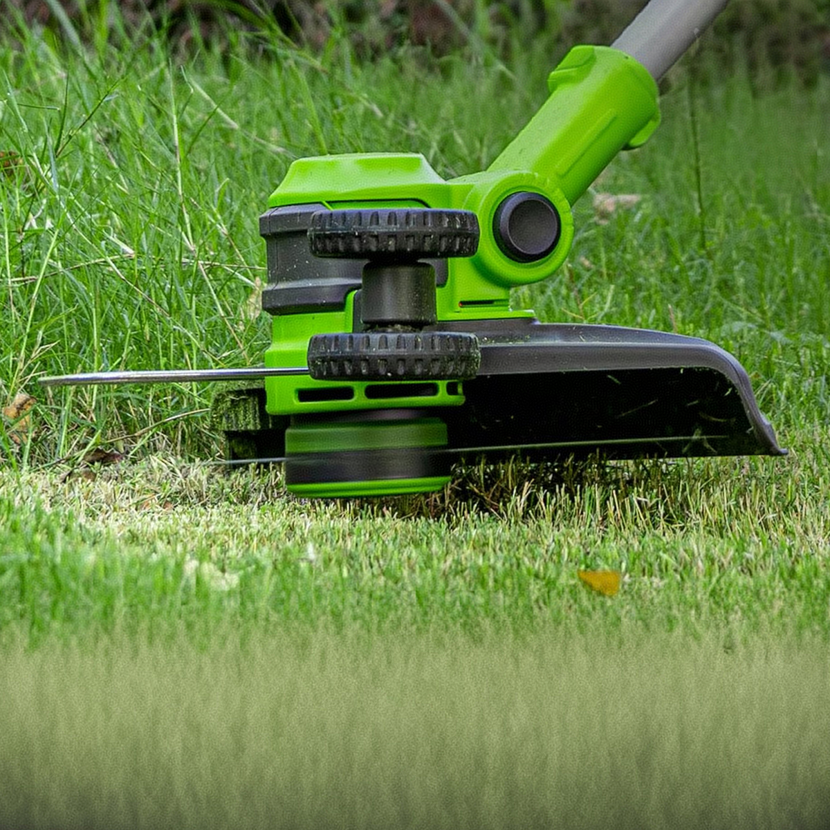 40 V grästrimmer 33 cm – endast verktyg